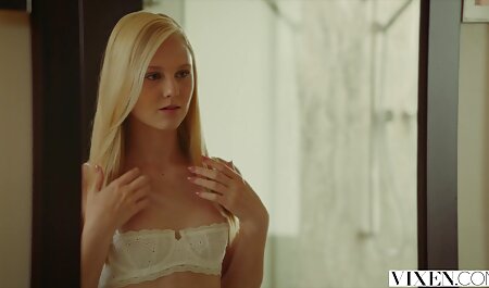 Các chàng trai có quan hệ tình dục với một cô gái tóc vàng phim sex japan xinh