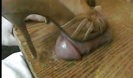 Lớn sex gai xinh nhat ban với bóng trắng với một kiểu đuôi ngựa tốt
