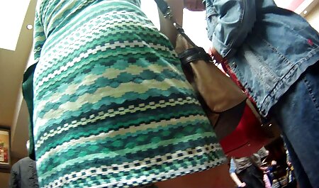 Các Nhật bản với lông đang nói chuyện trên sex gai nhat điện thoại